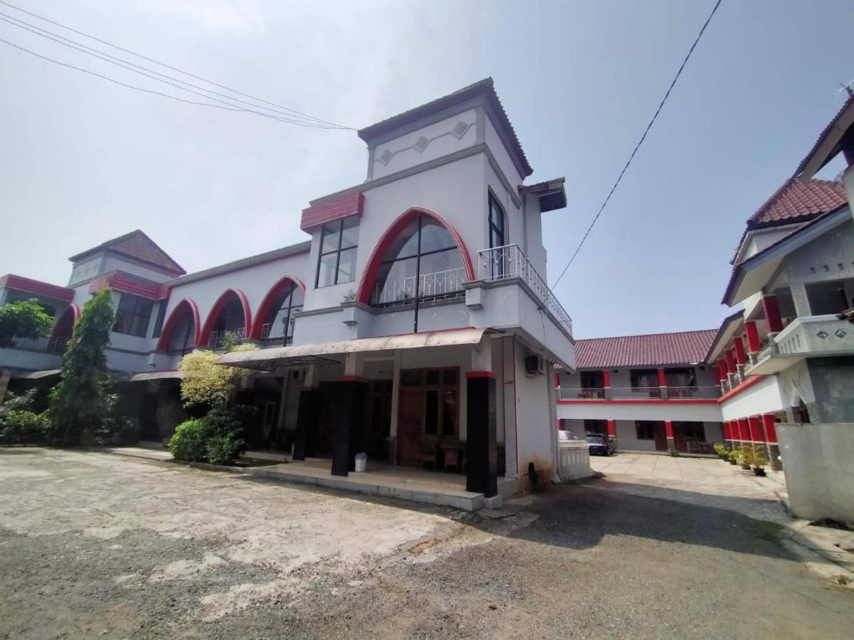 Hotel Asri Baru Purwokerto Extérieur photo